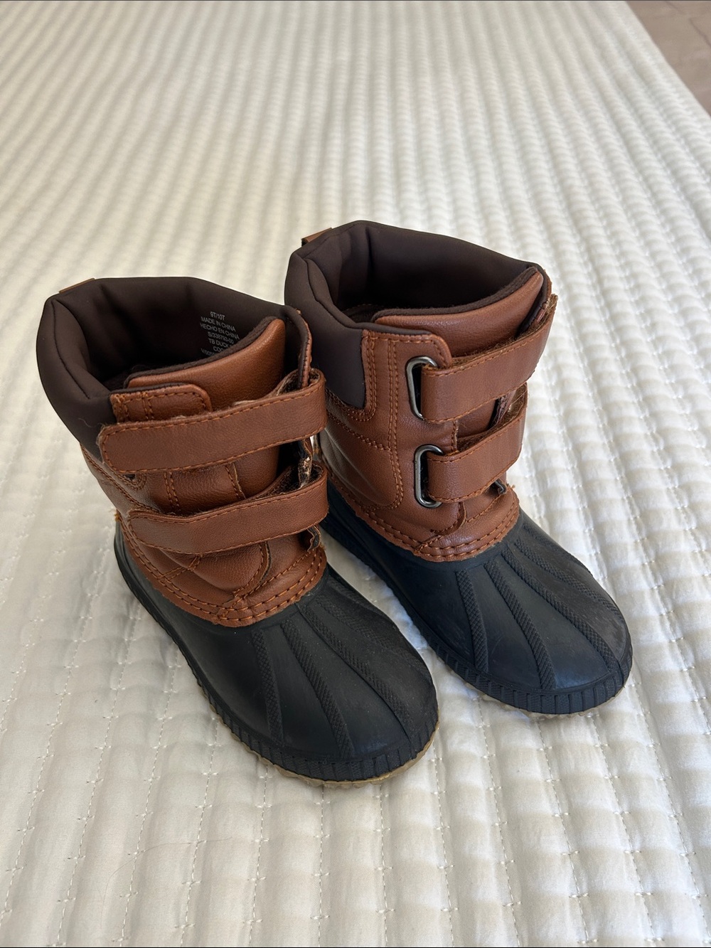 GAP Kids Cognac Brown and Black 3M Thinsulate Winter Duck Boot, Size 9T/10T.